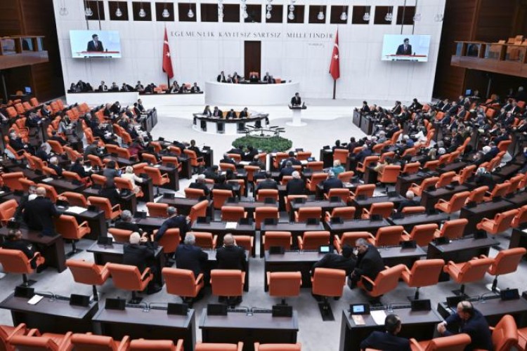 Meclis'te maaş mesaisi devam ediyor