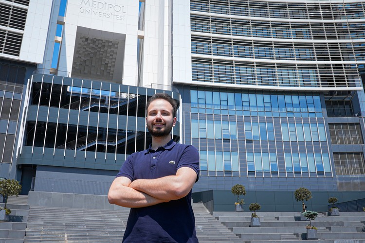 İstanbul Medipol Üniversitesi'nden mezun olan doktorun ilham veren hikayesi