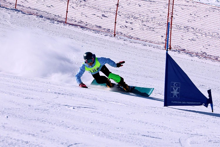 "Snowboard 2. Etap Kutlu Dumlu Yarışları" başladı