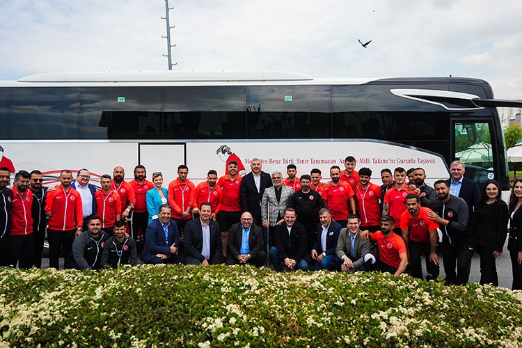 Milli Takımı Hoşdere Otobüs Fabrikası'nda Ağırladı