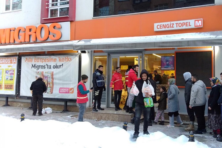 Migros'un yardım TIR'ı deprem bölgesine gitti