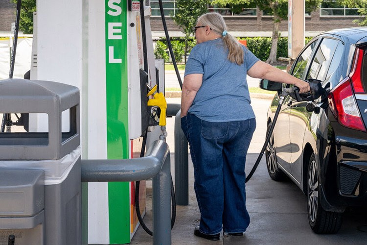 Petrol fiyatında hafif artış yaşanıyor