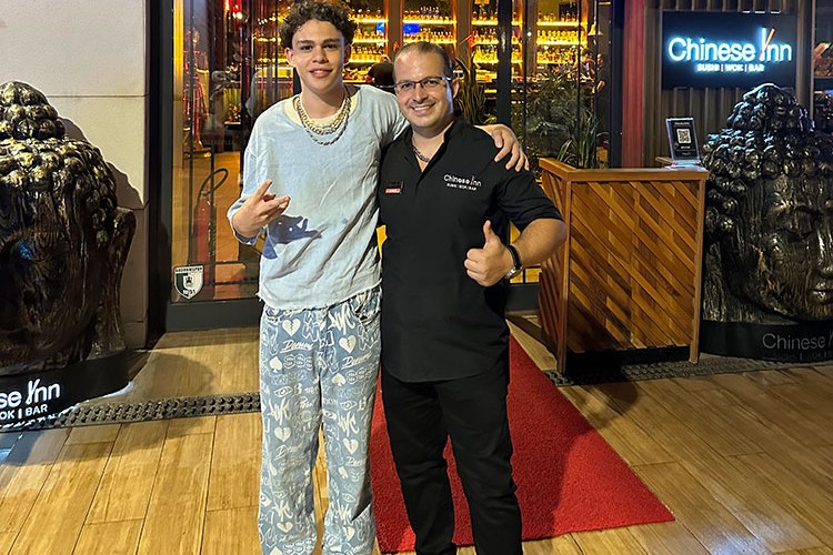 Alper Erözer'e yoğun ilgi