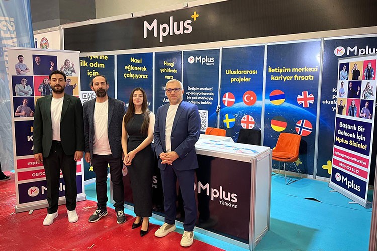 Kariyer etkinliklerinde genç yeteneklerle buluştu