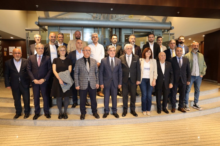 Ege Bölgesi'nin ihracat şampiyonu demir ve demirdışı metaller ihracatçılarının 2024 yılı ihracat hedefi 2,2 milyar dolar