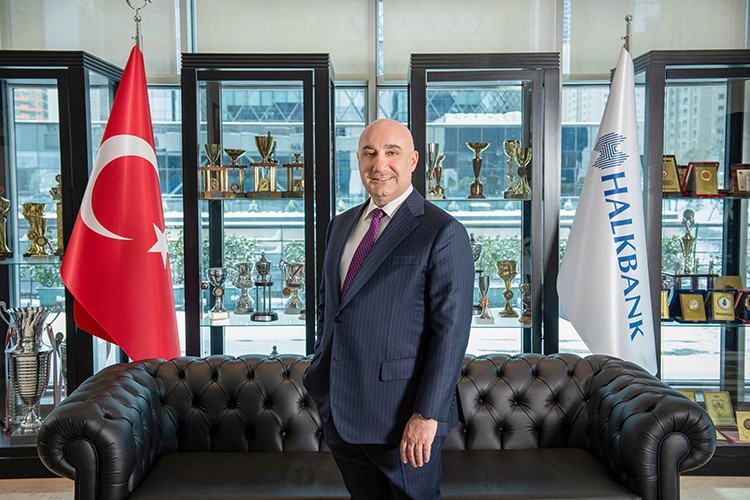 Yılın Bankası Seçilen Halkbank'a 30 Ödül Birden