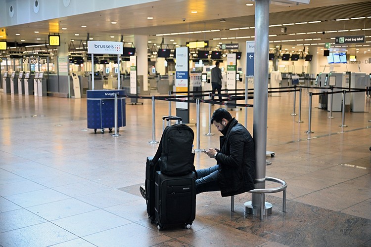 Belçika'da genel grev hayatı durma noktasına getirdi