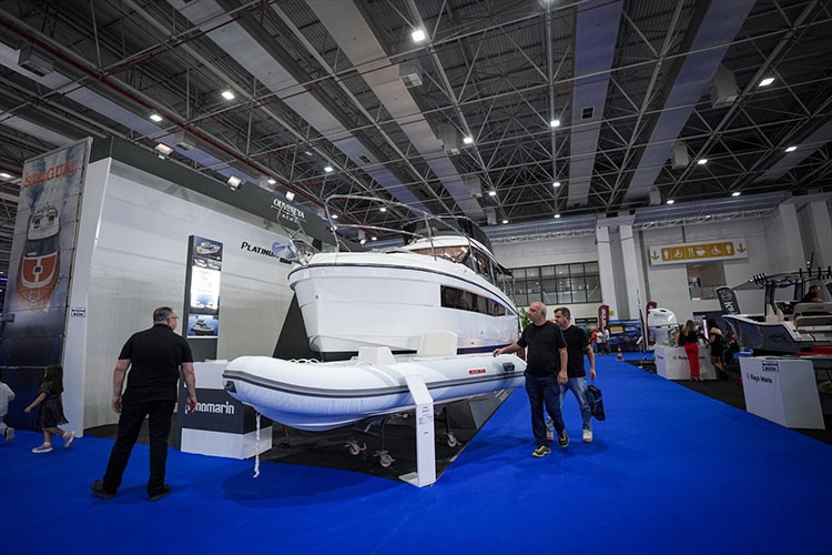 Yat ve tekne tutkunları İzmir'deki fuarda buluştu