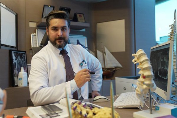 Kamburluk hastalığına karşı ipli kifoz ameliyatı