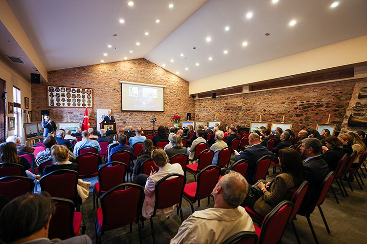 Deniz tutkunu Atatürk'ü gemileriyle andılar