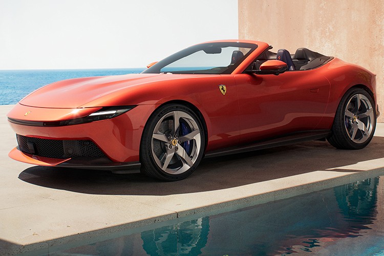 Ferrarı Amalfi Spider açık hava sürüşünü yeniden tanımlıyor