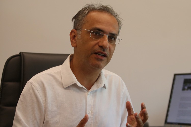 Yapay zeka, mavi yakalılardan sonra beyaz yakalıları tehdit ediyor!