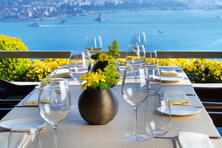 Izaka Terrace'da Uzakdoğu Esintileri