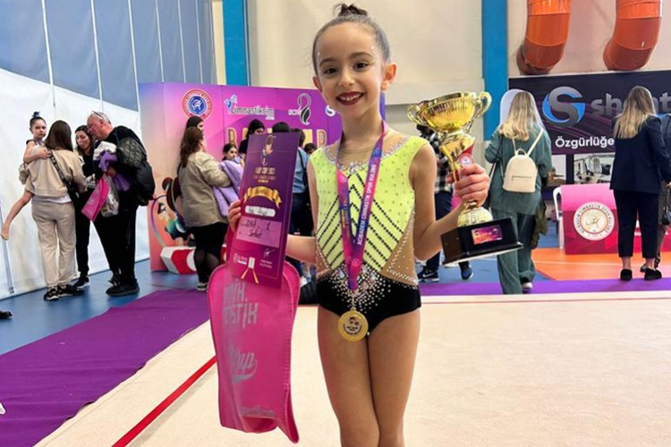 Ritmik cimnastikte Türkiye şampiyonu