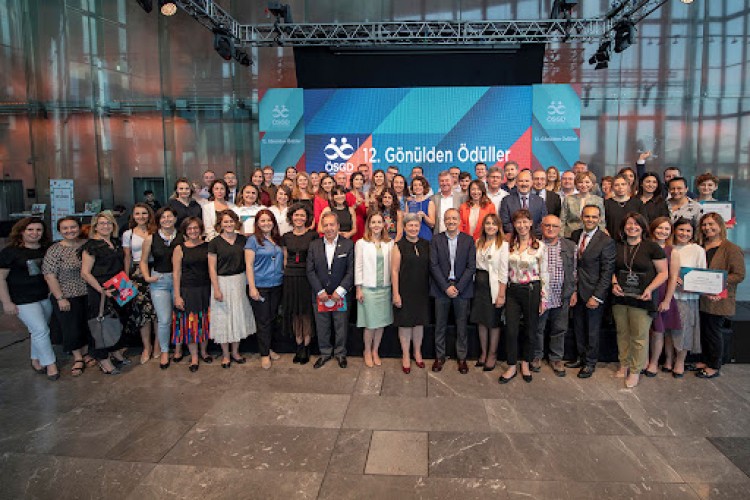 AKBANK ve BORUSAN HOLDİNG 16.GÖNÜLDEN ÖDÜLLER'İN 'BAŞARILI GÖNÜLLÜLERİ' SEÇİLDİ