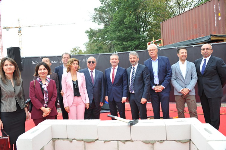 Türkler inşa edecek