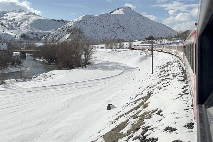 Yolcular, Turistik Doğu Ekspresi'nin ilk seferini deneyimledi