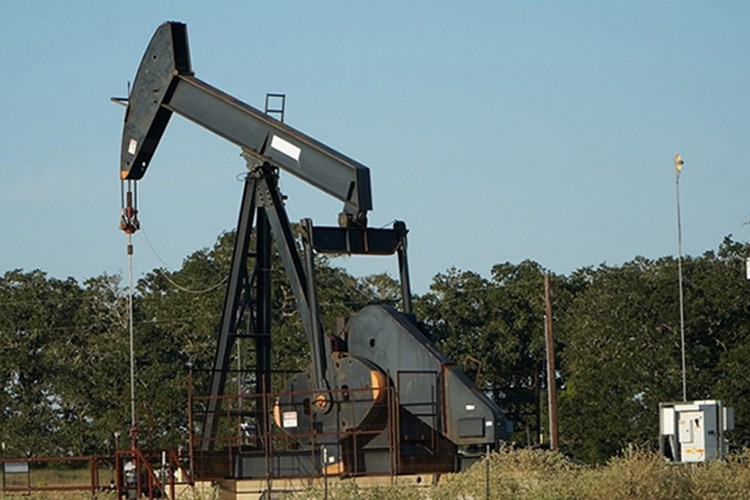 Küresel petrol arzı nisanda günlük 200 bin varil düştü