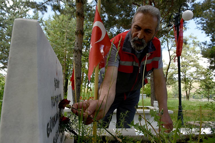 Erzurumlu gazi çok istediği şehitlikte görev yapıyor