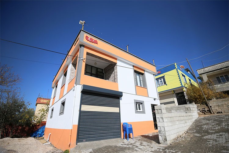 1300 depremzede aile, "yerinde dönüşüm"le yeni yaşamlarına başladı