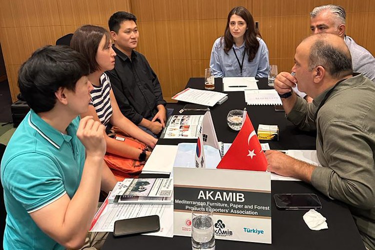 Mobilya sektörü uzaklara açıldı