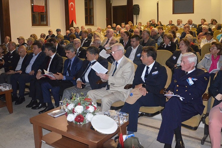 Çanakkale Savaşları'na katılan askerlerin yakınları Gelibolu'da buluştu