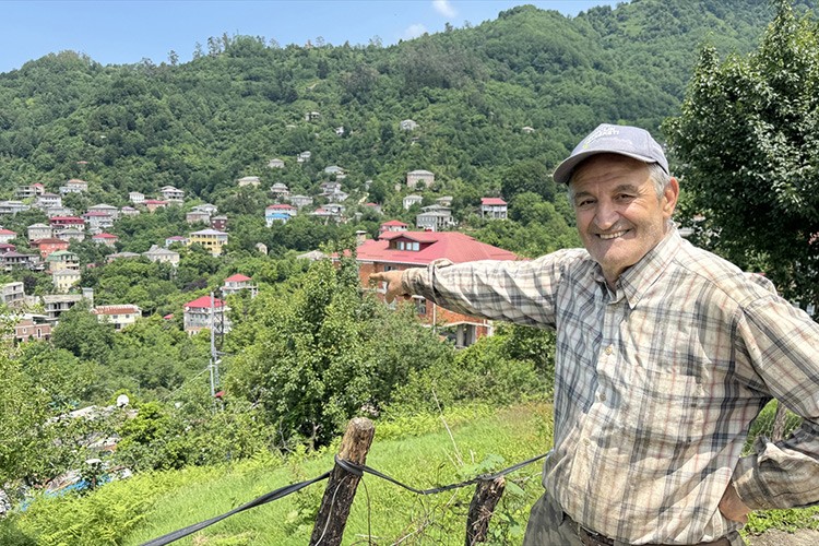 Sınırın ikiye ayırdığı köyde akrabalık ilişkileri bir asırdır sürdürülüyor