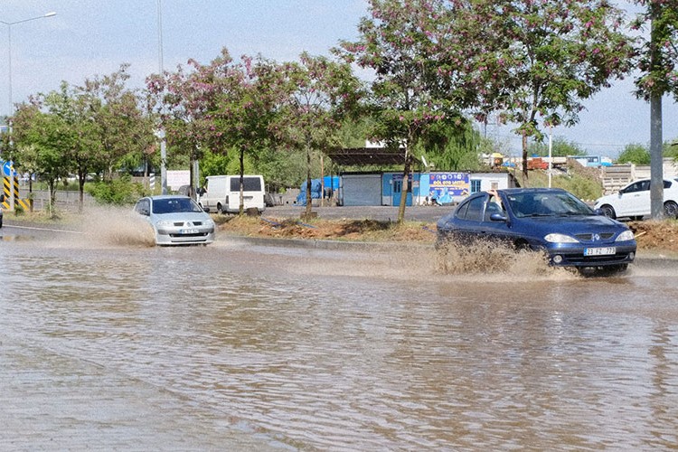Bingöl'de sağanak etkili oldu