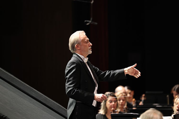 İstanbul Devlet Senfoni Orkestrası sezonu açtı