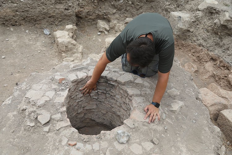 Asarkale'de sarnıç, mabet ve basamaklı tünel gibi yapılar ortaya çıkarıldı