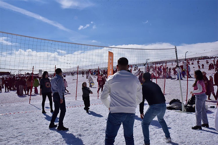 Erciyes'te spor şenliği ve gece kayağı