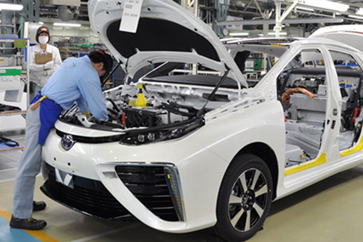 Toyota 27 üretim bandını durdurdu