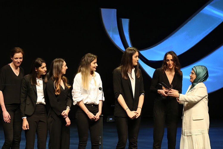 "Türkiye'ye Enerji Veren Kadınlar" ödüllerini alacak