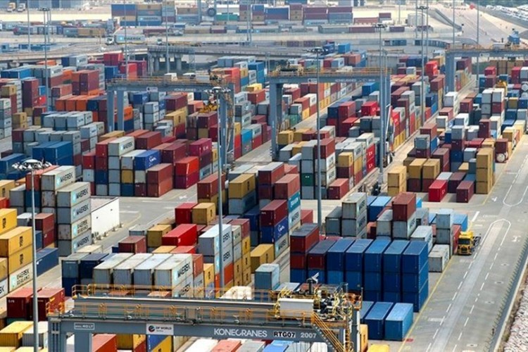 Limanlarda elleçlenen yük miktarı ekimde azaldı