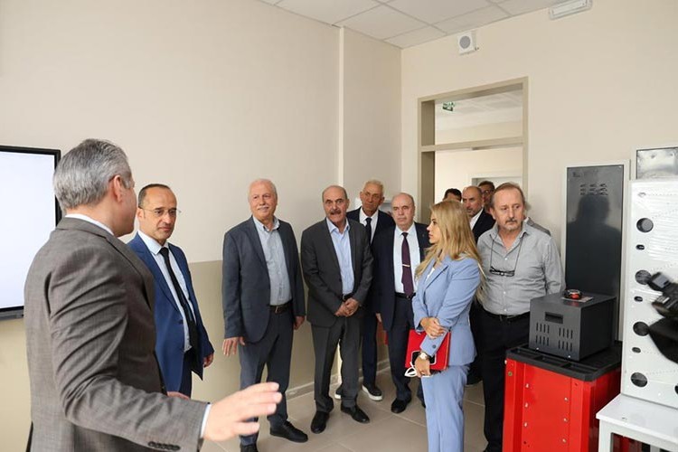 İlk ders zilini çaldı