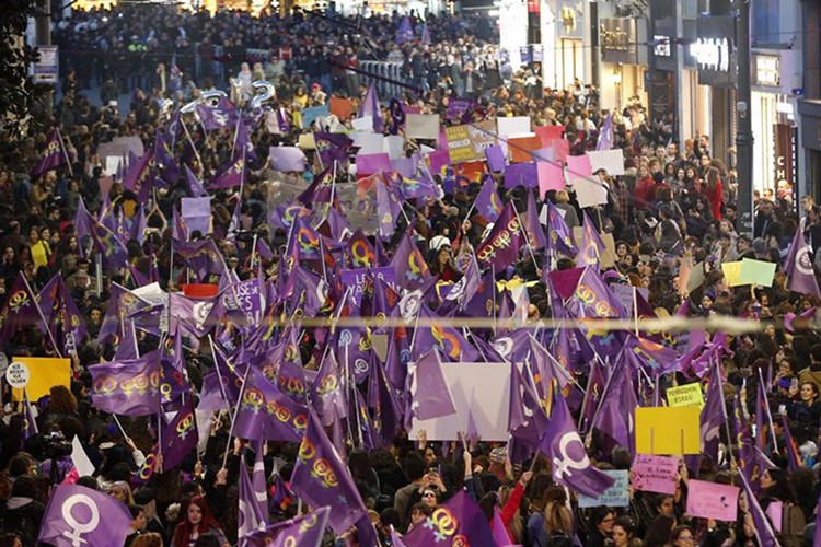 Salgın neden kadınları vurdu?