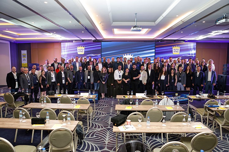 Auto King Oto Servis Bayi Toplantısında Gelecek Rotasını Belirledi