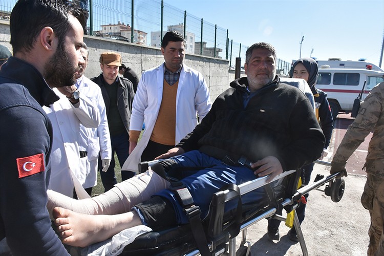 Enkazdan çıkarılan kişiler için "hipotermi" uyarısı