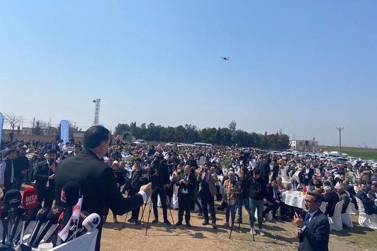 Yüzlerce konvoyla karşılandı