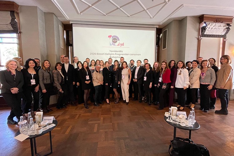 YenidenBiz, 5.000'den fazla kadın için beceri gelişim yolculuğunu başlattı