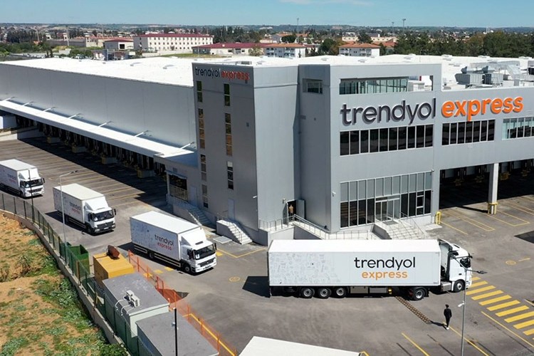 100 milyon ürün sattı, 60 bin satıcısını ihracatçı yaptı