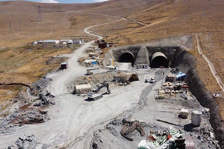 Van-Hakkari arası ulaşım güvenli olacak