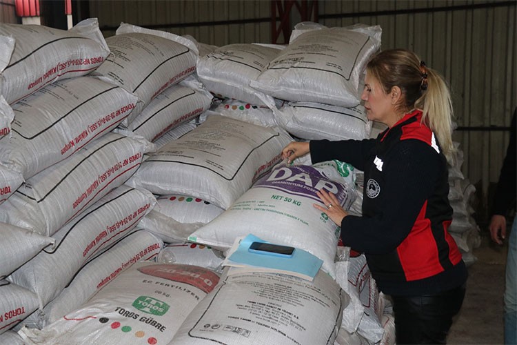 Adana'da gübre bayileri ve üretim tesisleri denetlendi