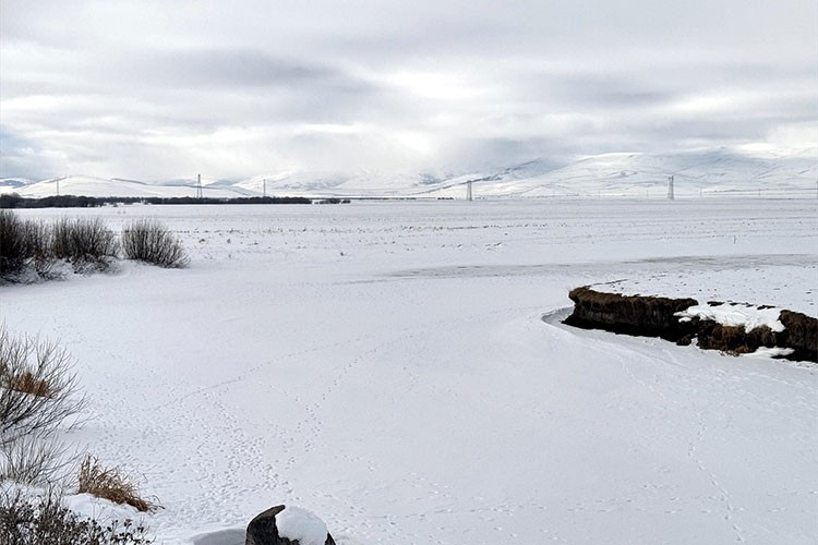 Kars ve Ardahan'da göletler dondu