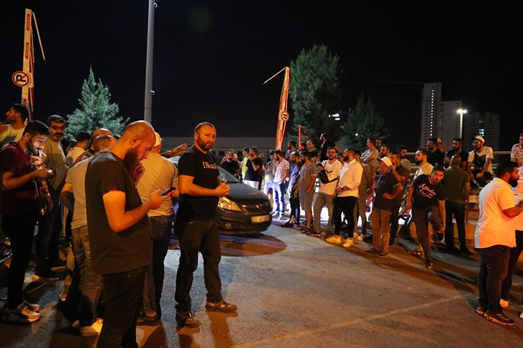 İzmir'de metro ve tramvay çalışanları greve gitti