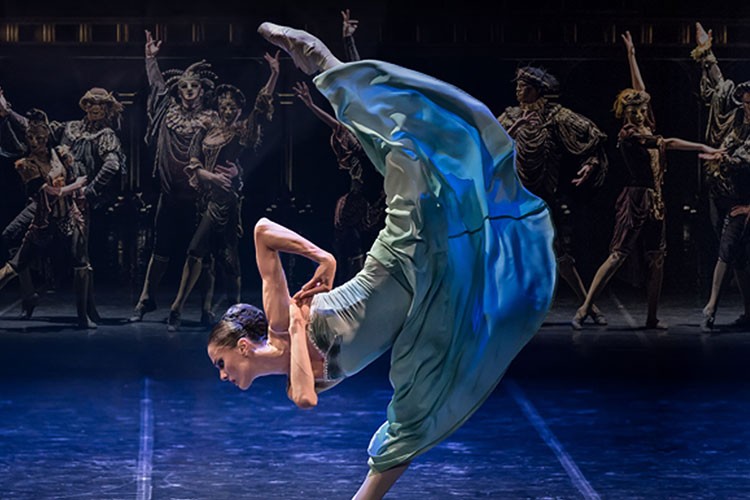 "Anna Karenina" AKM sahnesinde