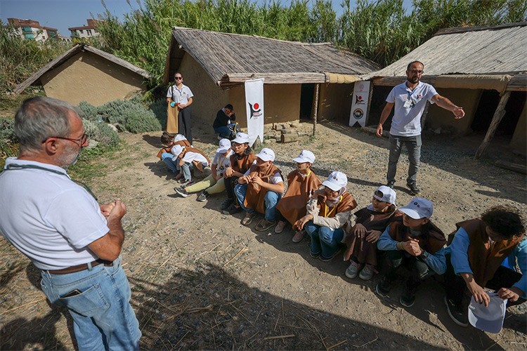 Görme engelli öğrenciler arkeolojiyi öğreniyor