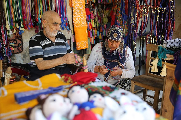 Karı koca 50 yıldır aynı atölyede emeğini paylaşıyor