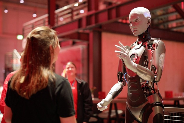 İnsansı robotların hareketleri yapay zekanın etkisiyle doğallaşıyor