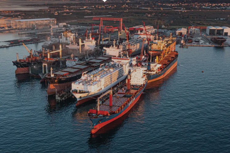 Özata Denizcilik yeni bakım sözleşmesi imzaladı